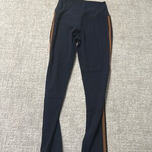 SPLITS59 Ella Airweight navy/brown stripe legging size medium